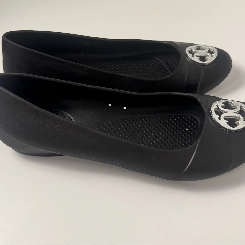CROCS Giana Black Flats with Silver Emblem Women’s 10 EUC - Picture 4 of 5